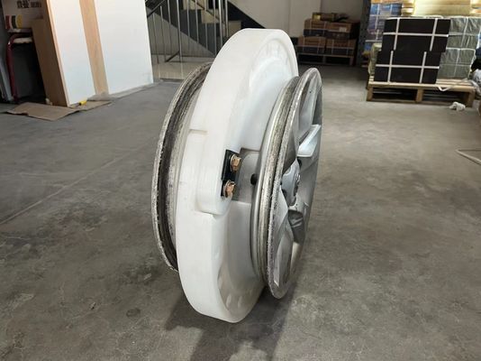 Los neumáticos a prueba de balas y los insertos planos para vehículos aseguran un manejo seguro y sin problemas
